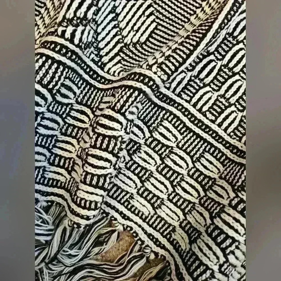 NWT World Market Women's One Size Black & Ivory Woven Knit Fringe Poncho/Cape - Picture 5 of 6